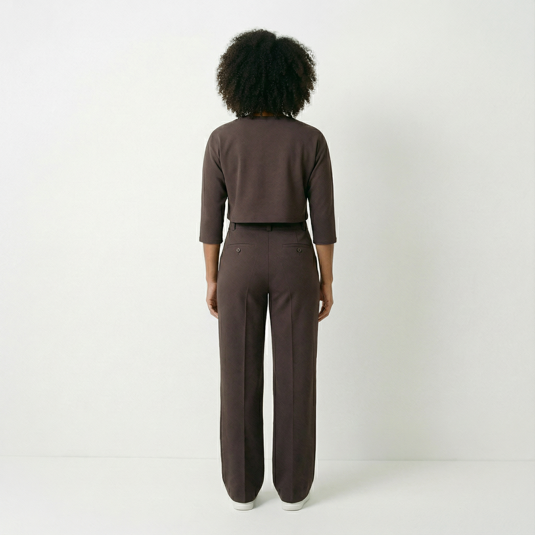Saar – Elegant set med topp och raka byxor