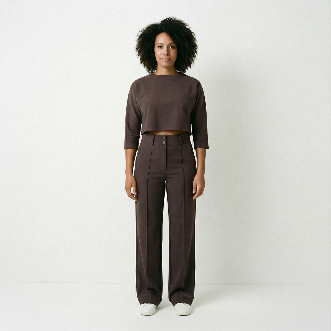 Saar – Elegant set med topp och raka byxor