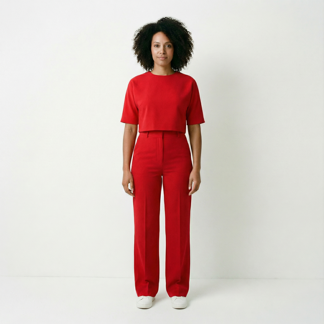 Saar – Elegant set med topp och raka byxor