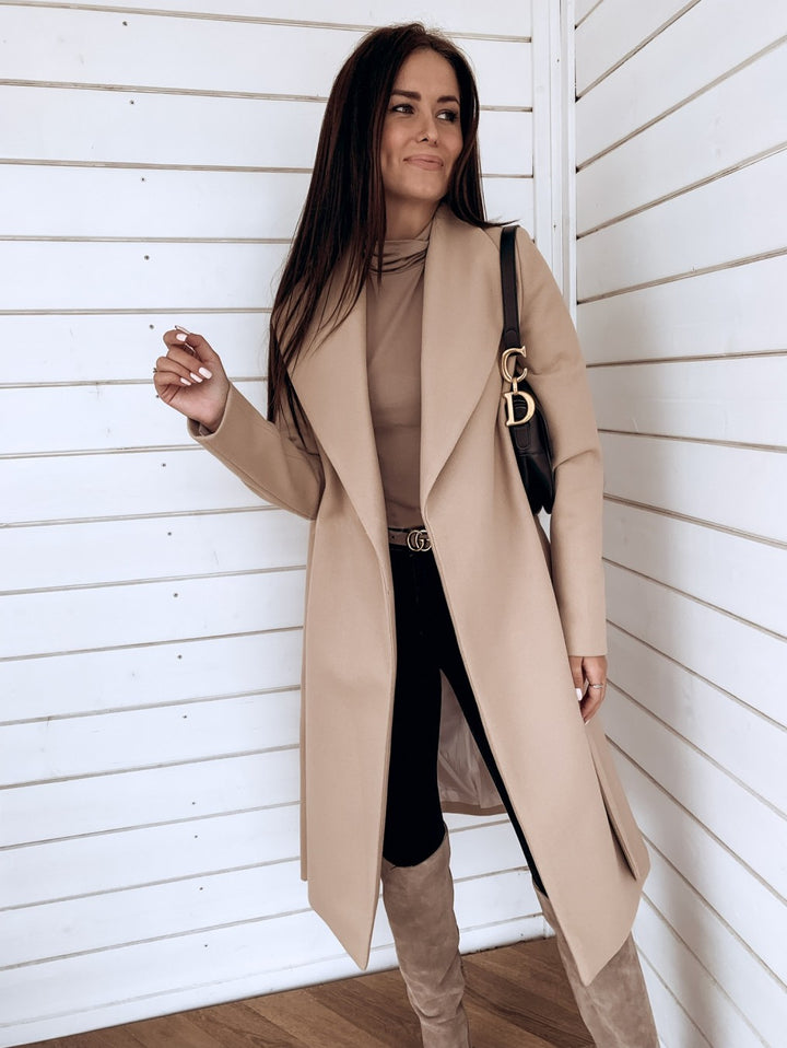 Elina – Tidlös kappa i elegant silhuett