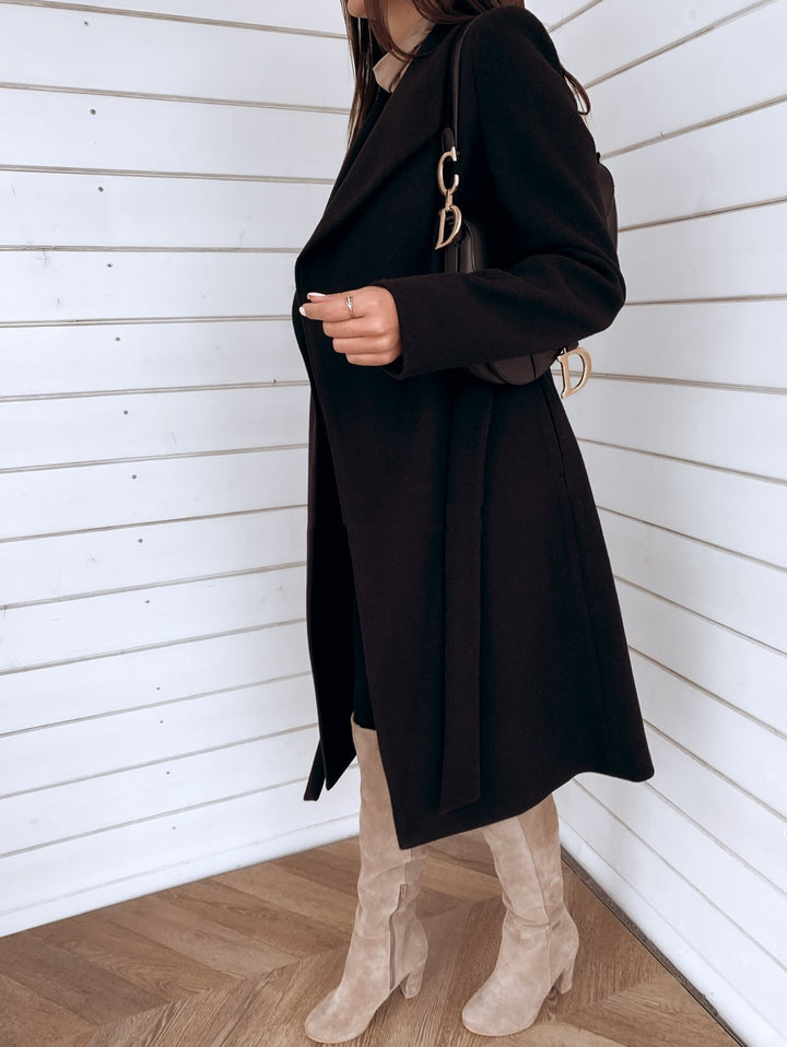 Elina – Tidlös kappa i elegant silhuett