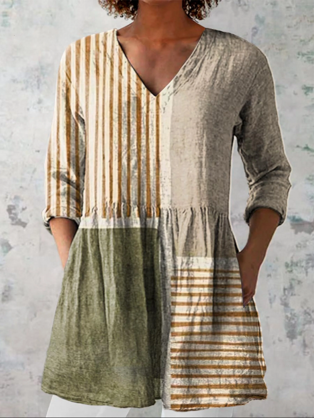 Urduja - Long Blouse with Bold Pattern