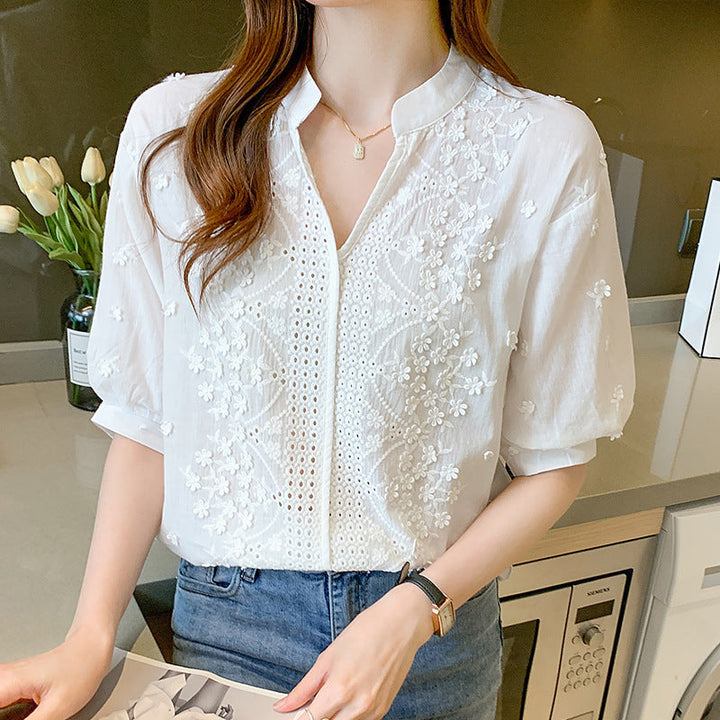 Maren – Broderad blus med raffinerade detaljer