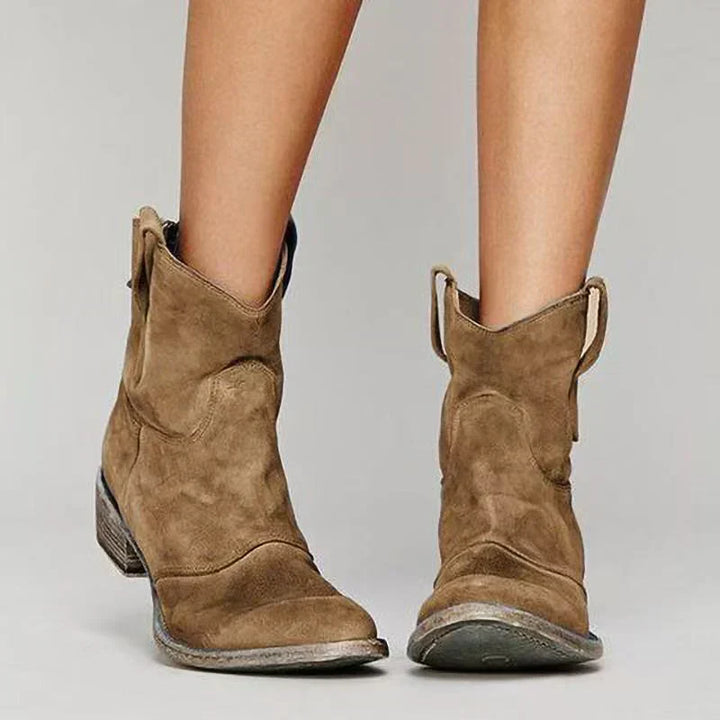 Svea – Boots i mjuk mocka med westernkänsla