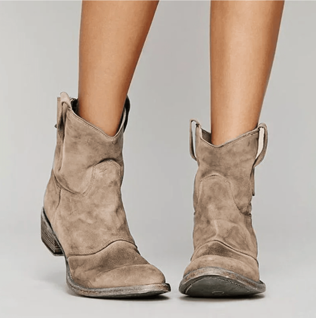 Svea – Boots i mjuk mocka med westernkänsla