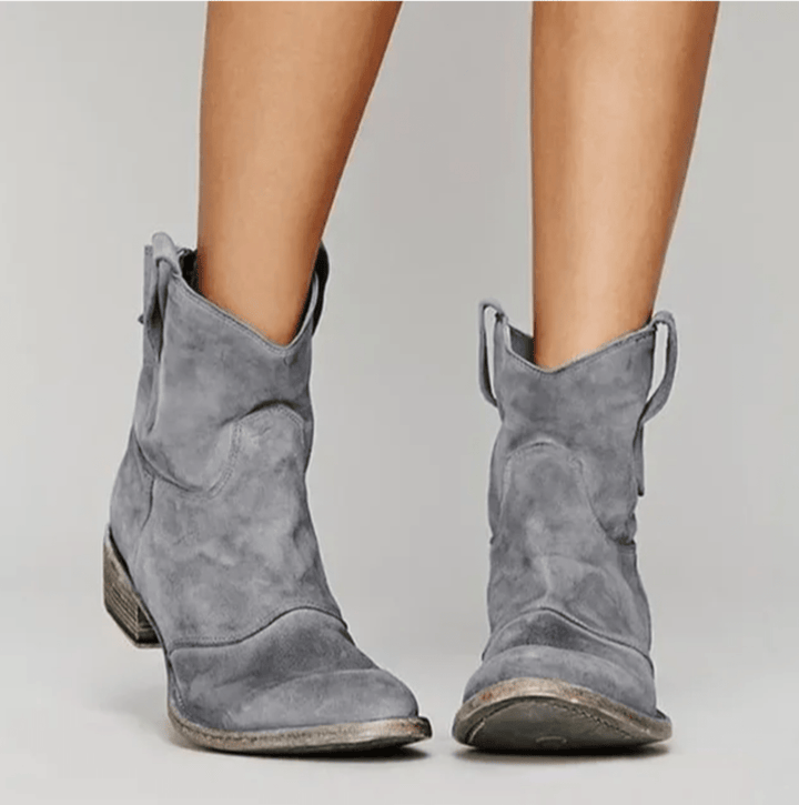 Svea – Boots i mjuk mocka med westernkänsla