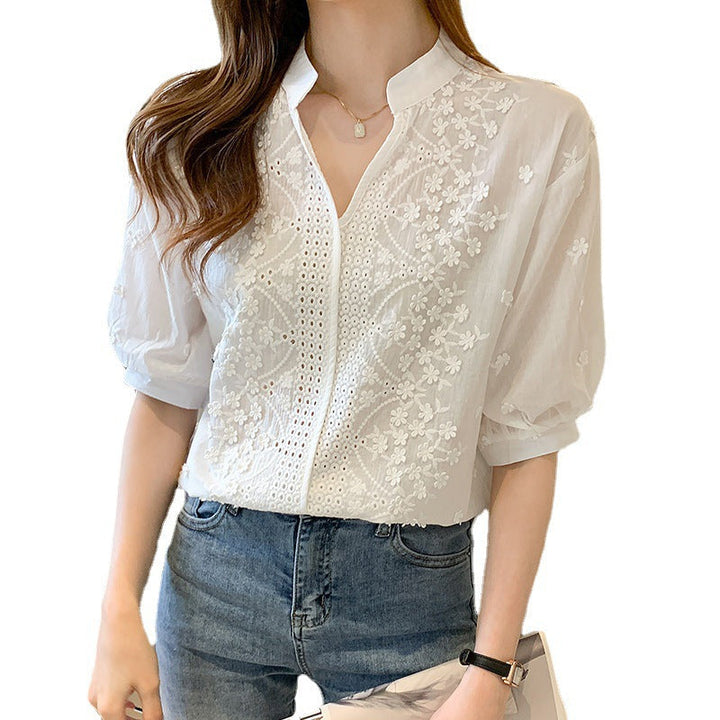 Maren – Broderad blus med raffinerade detaljer