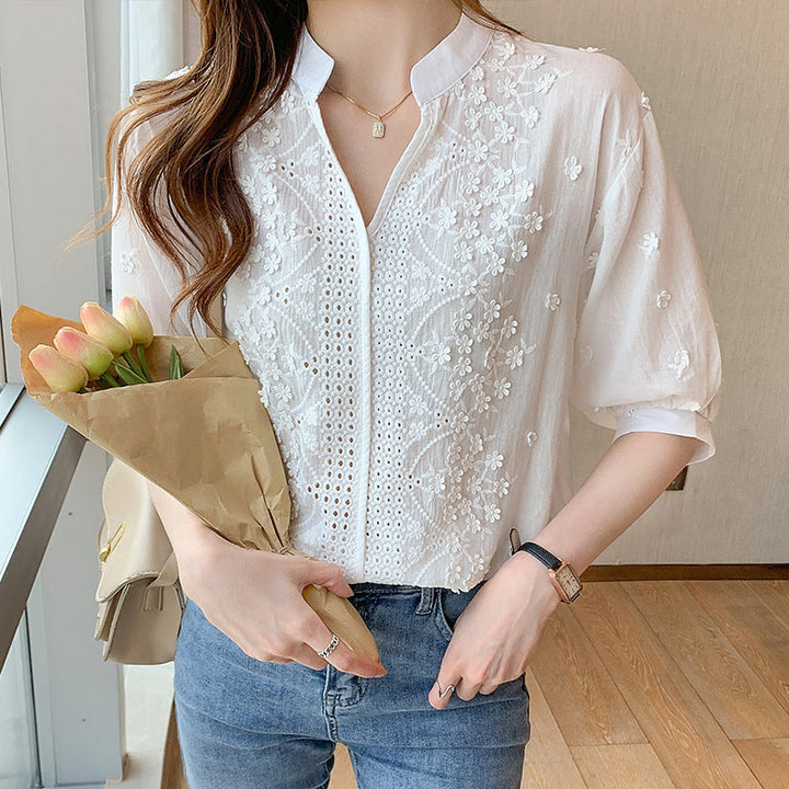Maren – Broderad blus med raffinerade detaljer