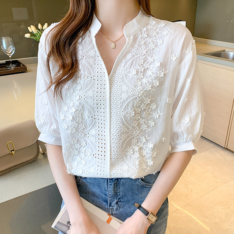 Maren – Broderad blus med raffinerade detaljer