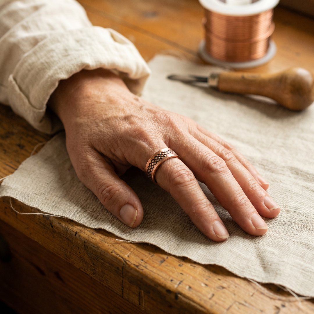 Eamon – Hand-Engraved Elegant Ring with Dual Inset Magnets