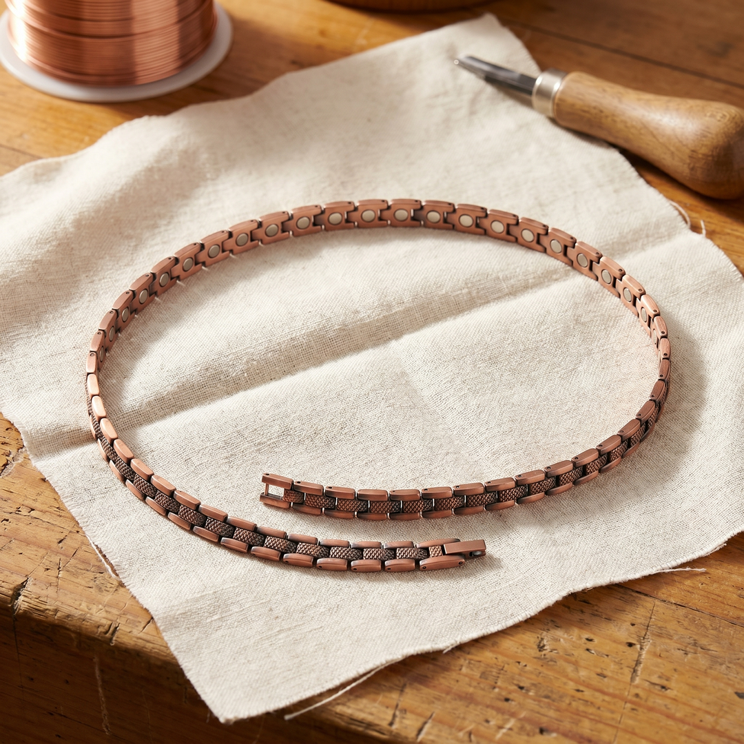 Eamon – Handcrafted Necklace with Delicate Copper Links