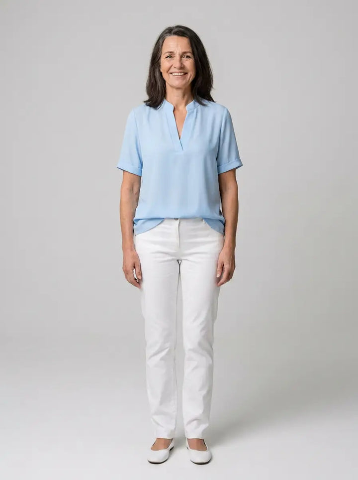 Novellea – Elegant blus med stilren V-ringning