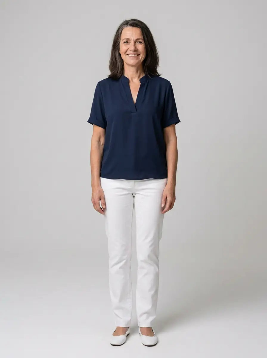 Novellea – Elegant blus med stilren V-ringning