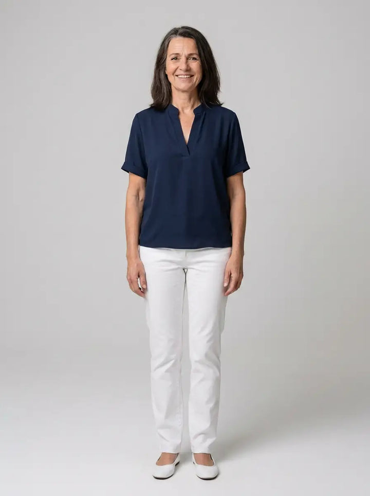 Novellea – Elegant blus med stilren V-ringning
