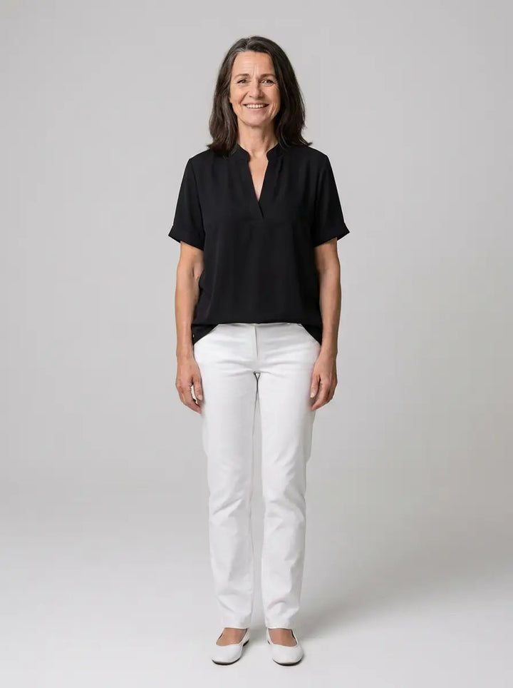 Novellea – Elegant blus med stilren V-ringning