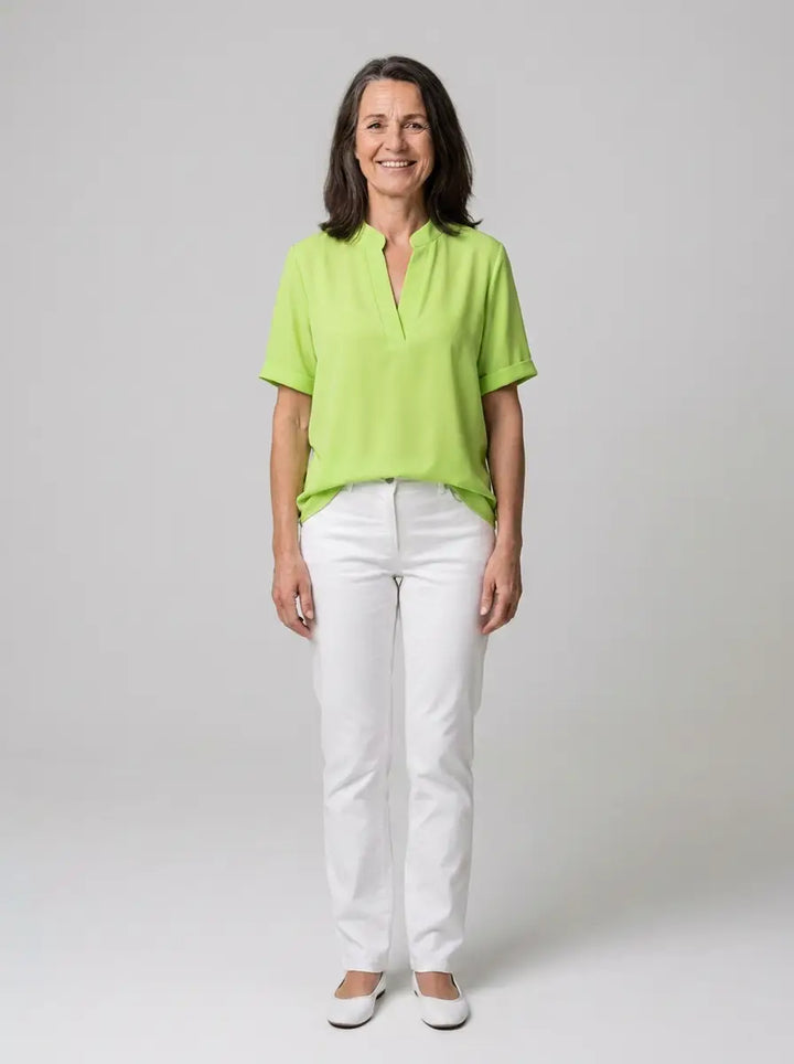 Novellea – Elegant blus med stilren V-ringning