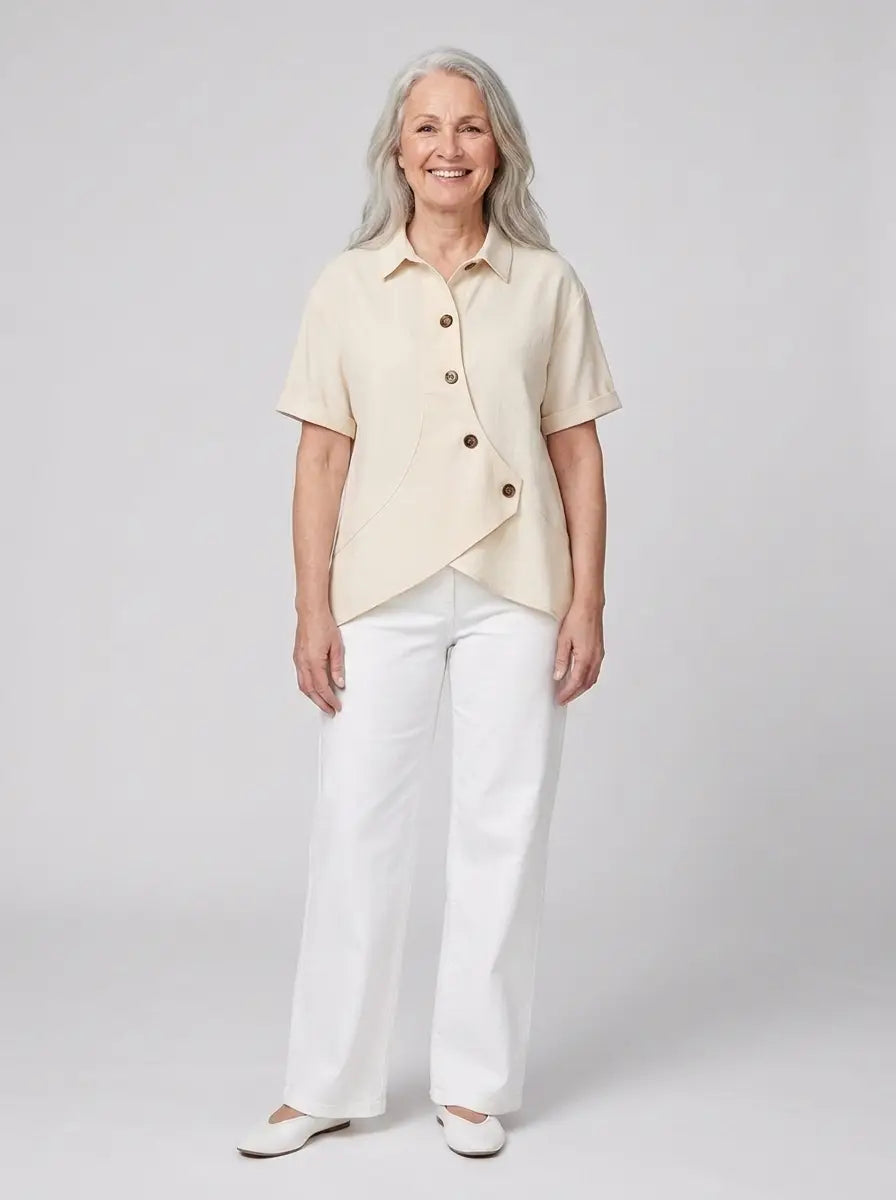 Ylvi – Blus med asymmetrisk design och elegant känsla