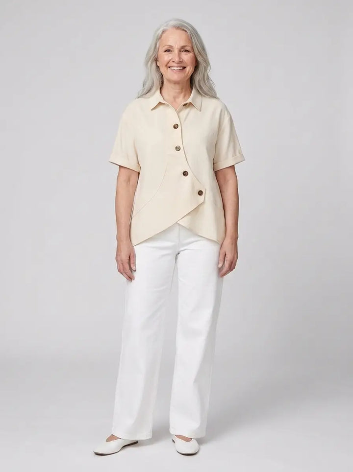 Ylvi – Blus med asymmetrisk design och elegant känsla