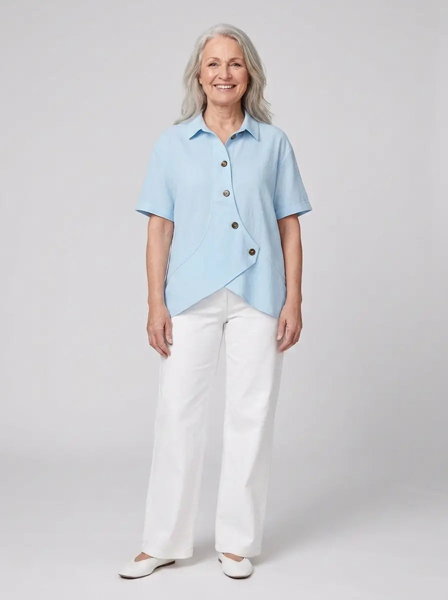 Ylvi – Blus med asymmetrisk design och elegant känsla