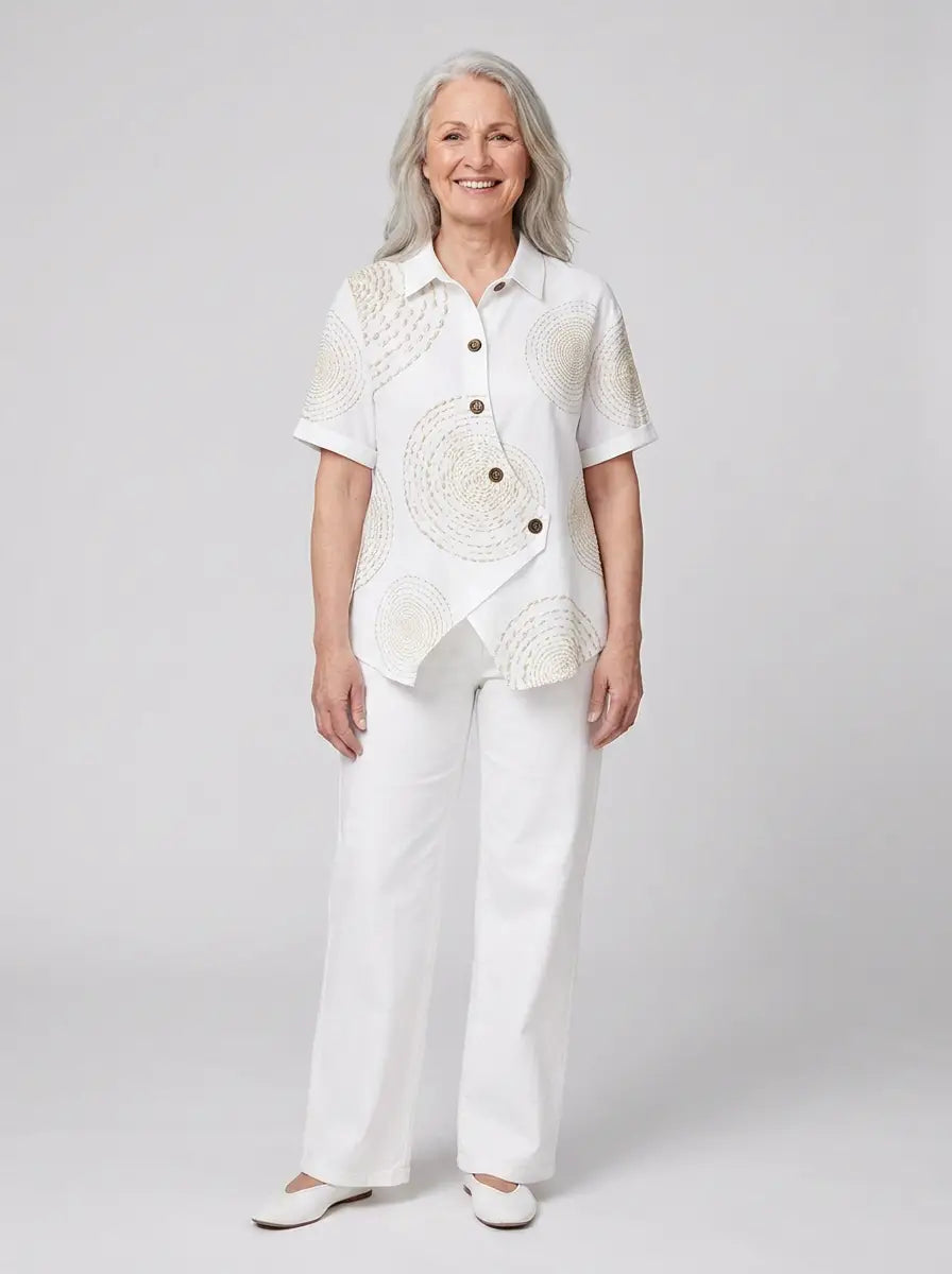 Ylvi – Blus med asymmetrisk design och elegant känsla