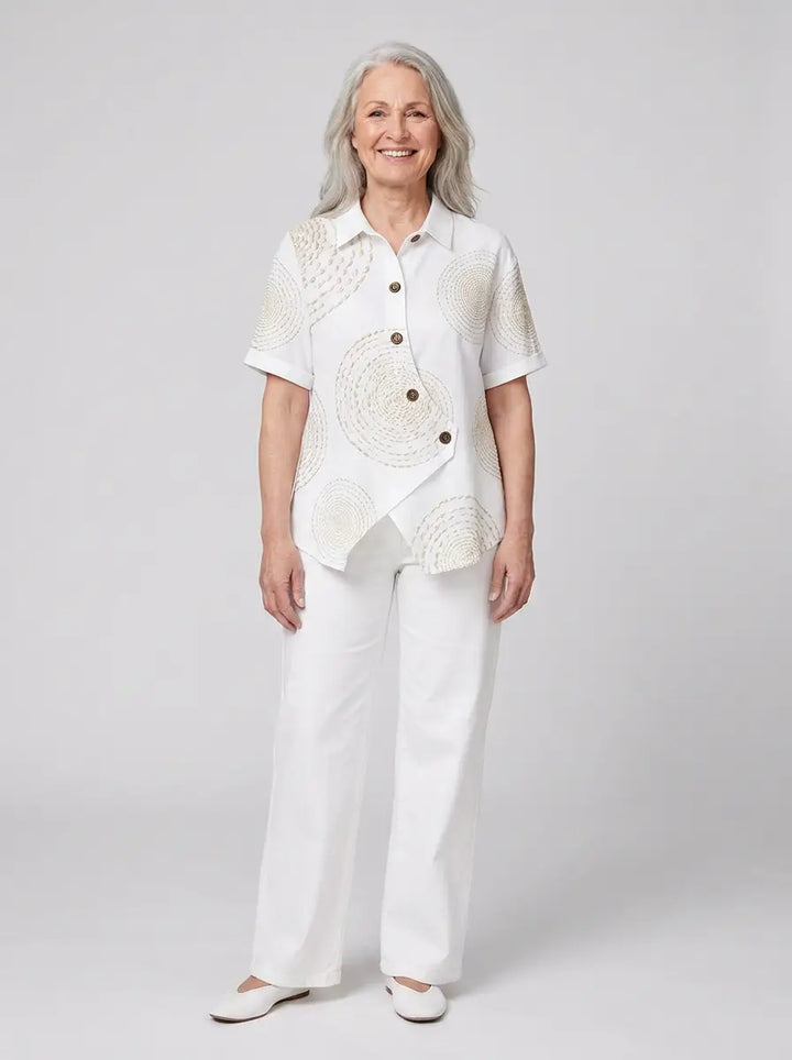 Ylvi – Blus med asymmetrisk design och elegant känsla
