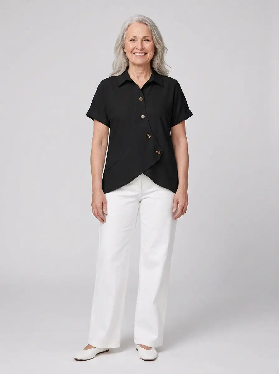 Ylvi – Blus med asymmetrisk design och elegant känsla