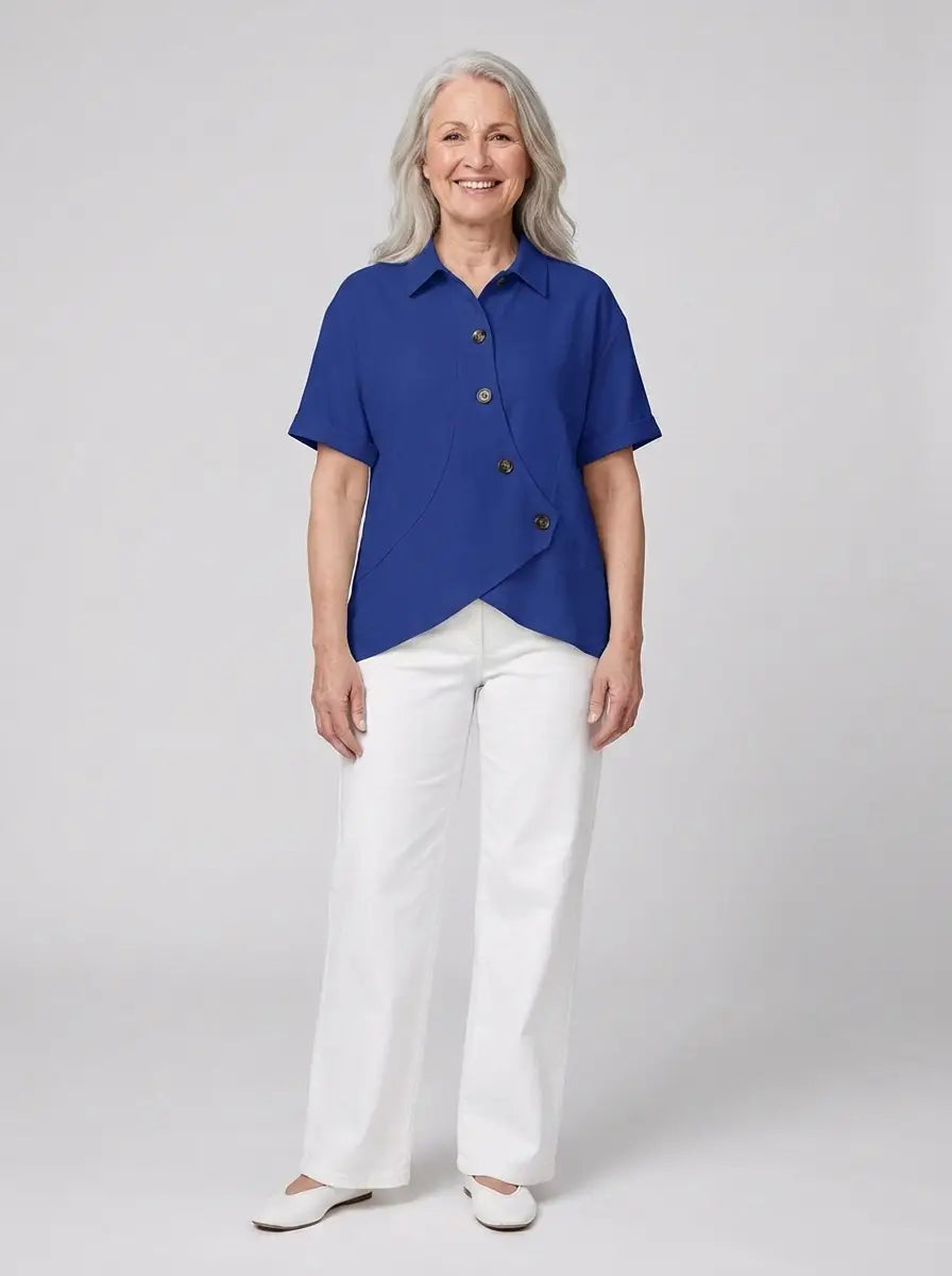 Ylvi – Blus med asymmetrisk design och elegant känsla