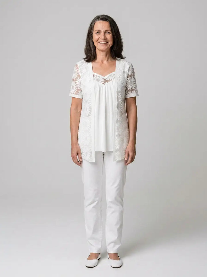 Aurelisse – Elegant topp med romantiska spetsdetaljer