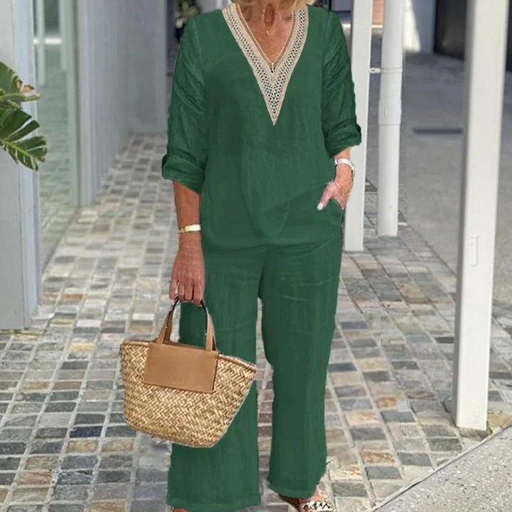 Sivora – Luftig jumpsuit med elegant V-ringning